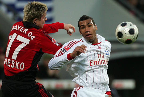 他连续打入 他连续打入